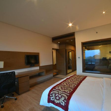Hotel Narayani Heights, Ahmedabad Exterior foto