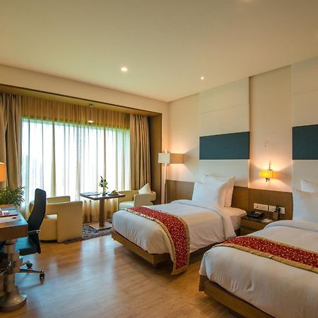 Hotel Narayani Heights, Ahmedabad Exterior foto
