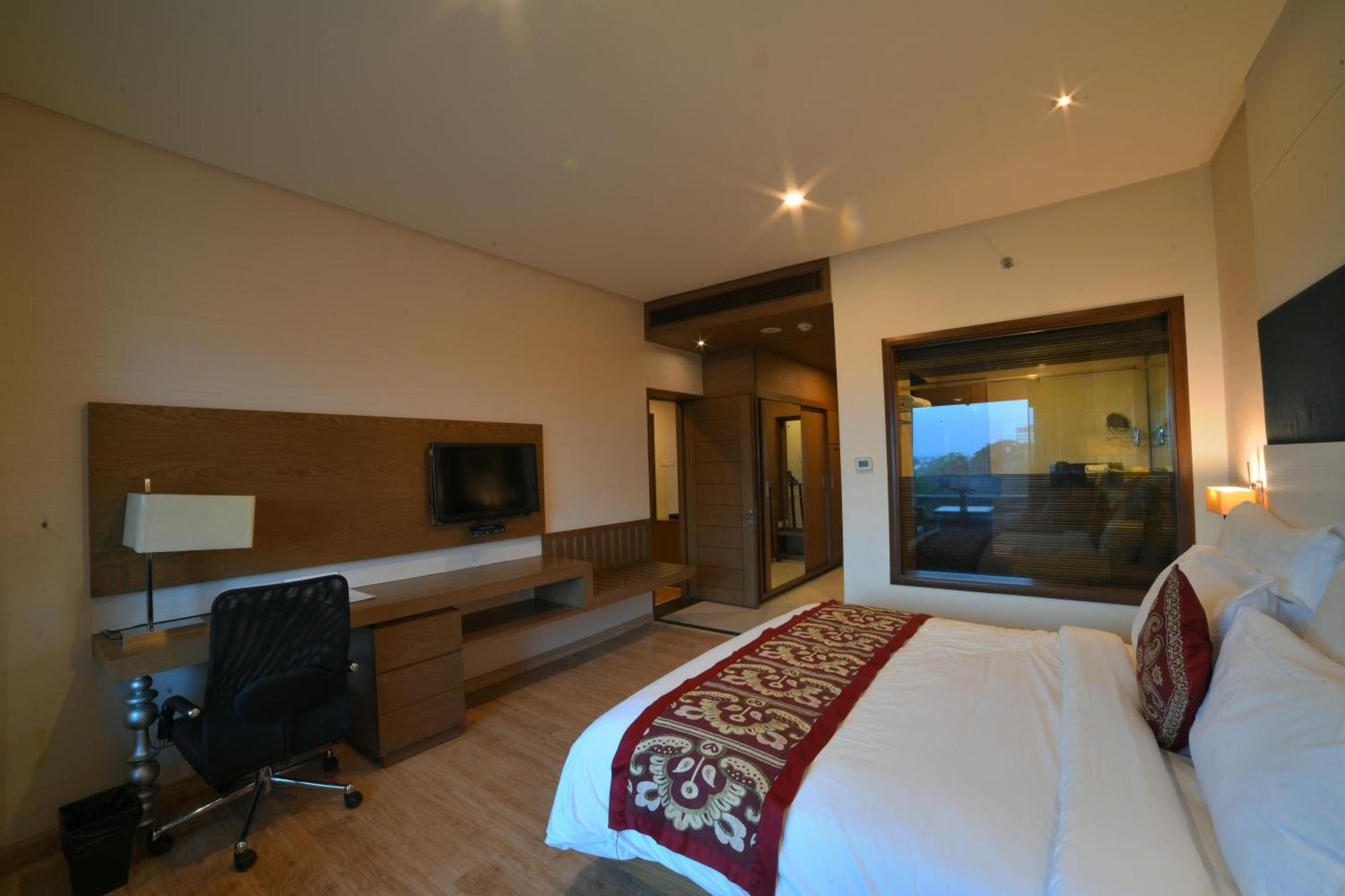 Hotel Narayani Heights, Ahmedabad Exterior foto