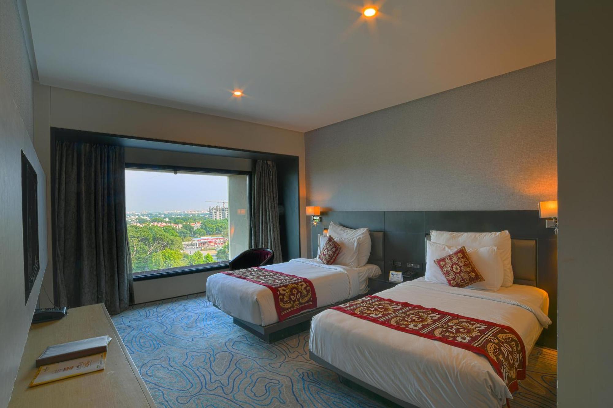 Hotel Narayani Heights, Ahmedabad Exterior foto