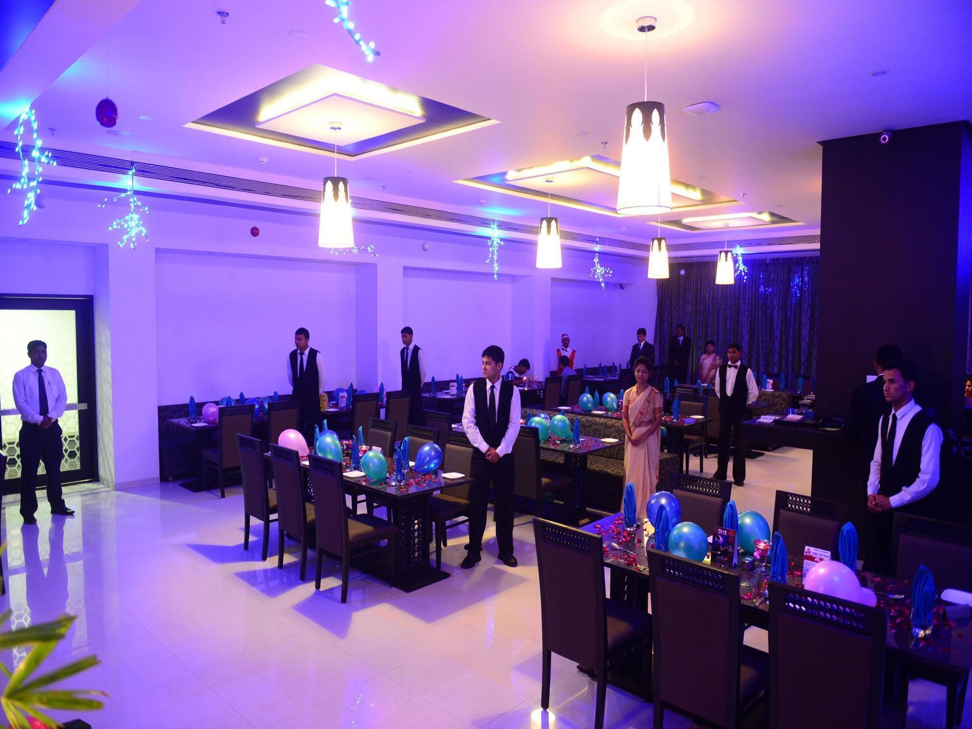 Hotel Narayani Heights, Ahmedabad Exterior foto