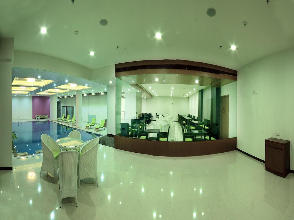 Hotel Narayani Heights, Ahmedabad Exterior foto