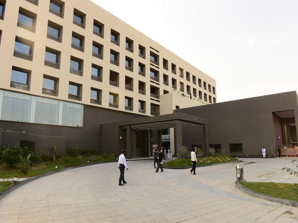 Hotel Narayani Heights, Ahmedabad Exterior foto