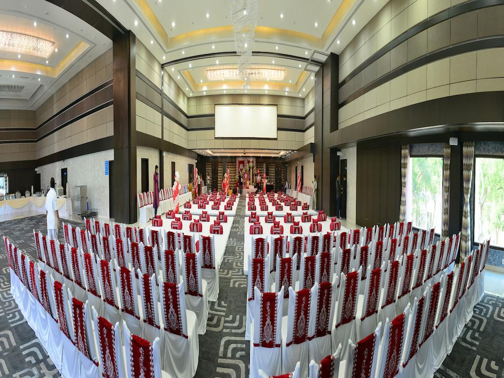 Hotel Narayani Heights, Ahmedabad Exterior foto