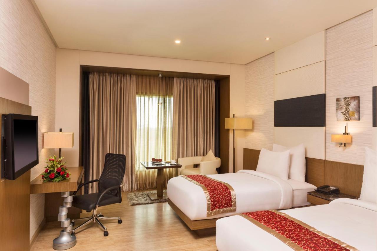 Hotel Narayani Heights, Ahmedabad Exterior foto