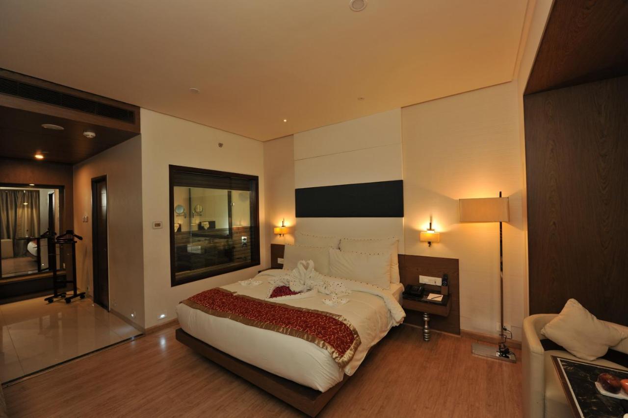 Hotel Narayani Heights, Ahmedabad Exterior foto